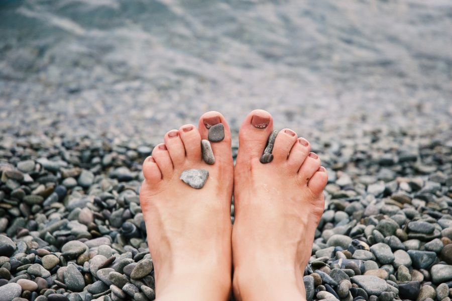 Pros and Cons Of Selling Feet Pics